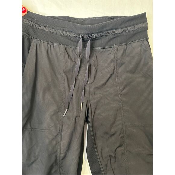 Lululemon Dance Studio Mid-Rise Cropped Black Pant, size 6 - Picture 8 of 9